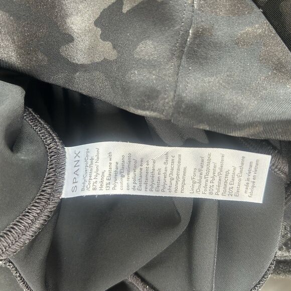 Spanx Leggings Women's Faux Leather Camo Print High Rise Compression Sz L - Picture 5 of 5
